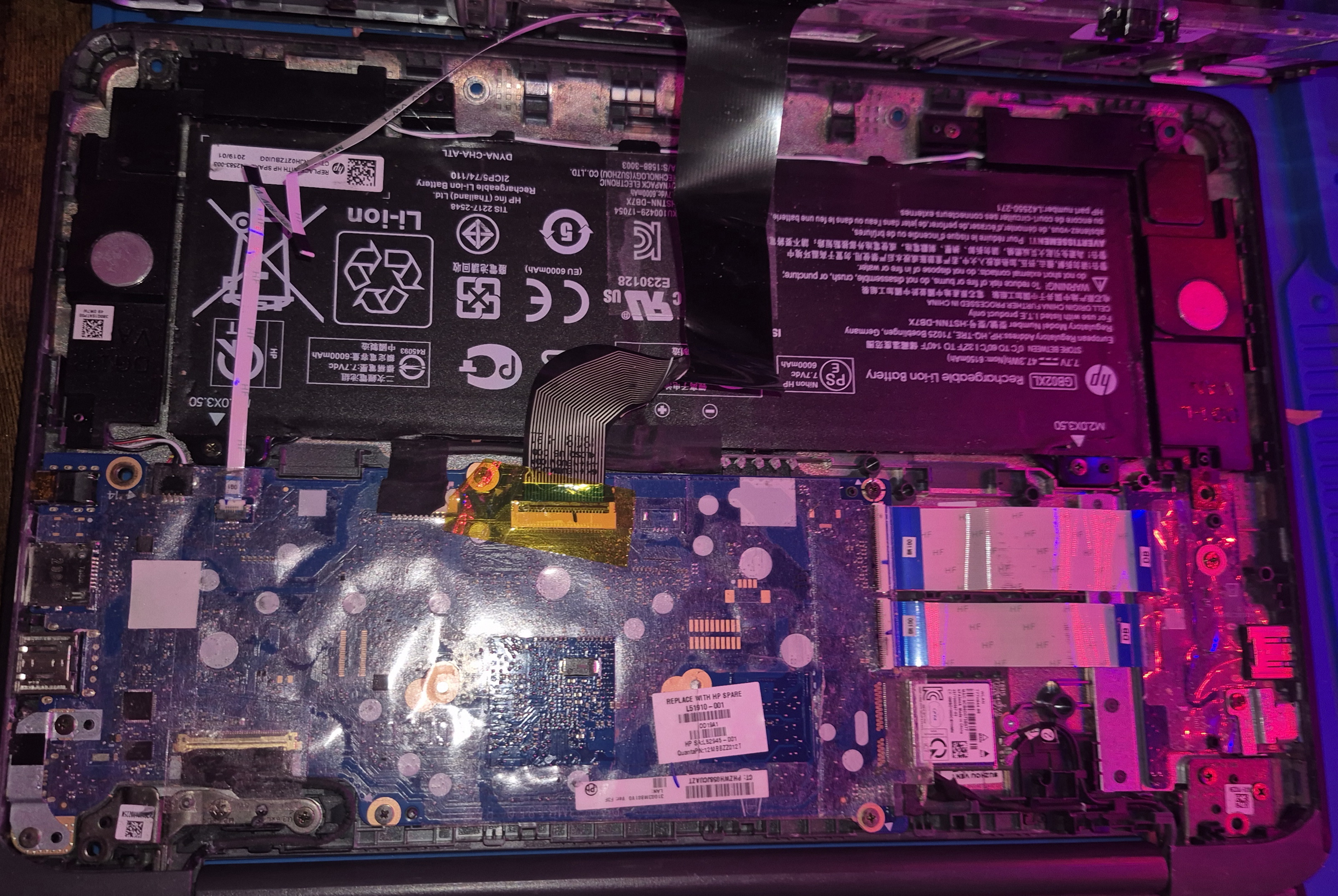 Chromebook internal components